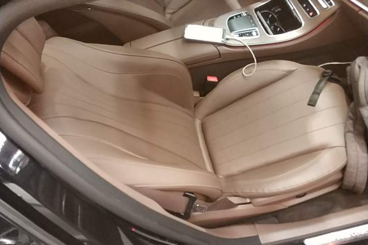 Used Mercedes-Benz E-Class New Energy 2022 Restyled E 350 e L Plug-in Hybrid Sedan Right Front Seat