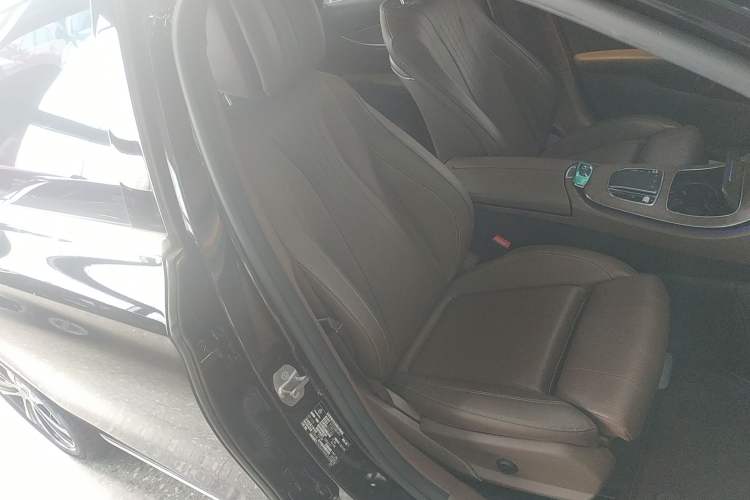 Used Mercedes-Benz E-Class New Energy 2022 Second Facelift E 350 e L Plug-in Hybrid Sedan Right Front Seat