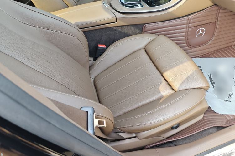 Used Mercedes-Benz E-Class New Energy 2022 Restyled E 350 e L Plug-in Hybrid Sports Sedan Right Front Seat