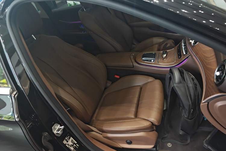 Used Mercedes-Benz E-Class New Energy 2022 Second Facelift E 350 e L Plug-in Hybrid Sedan Right Front Seat