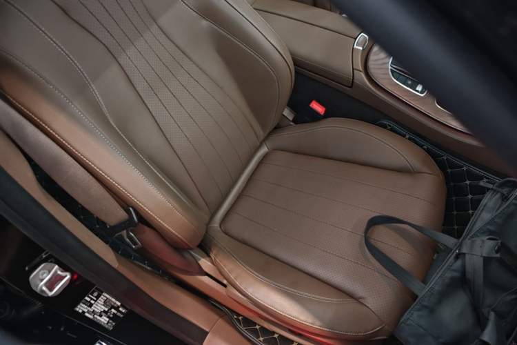 Used Mercedes-Benz E-Class New Energy 2022 Facelift E 350 e L Plug-in Hybrid Sedan Right Front Seat