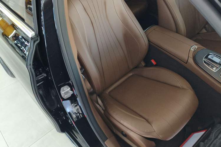 Used Mercedes-Benz E-Class New Energy 2022 Restyled E 350 e L Plug-in Hybrid Sedan Right Front Seat