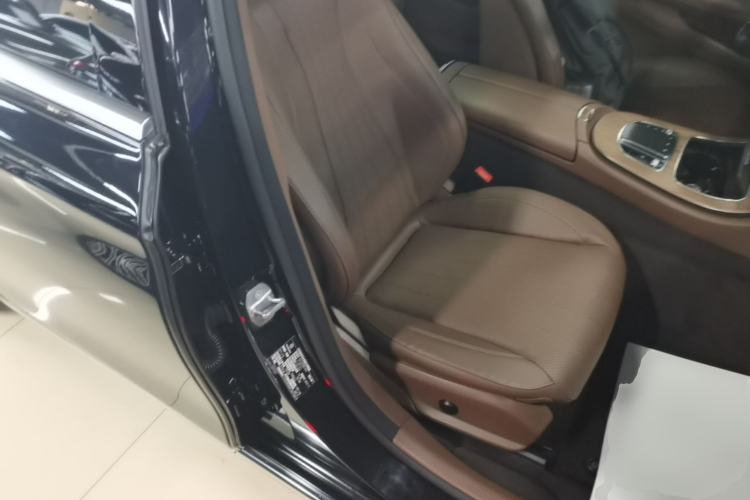 Used Mercedes-Benz E-Class New Energy 2022 Restyled E 350 e L Plug-in Hybrid Sedan Right Front Seat