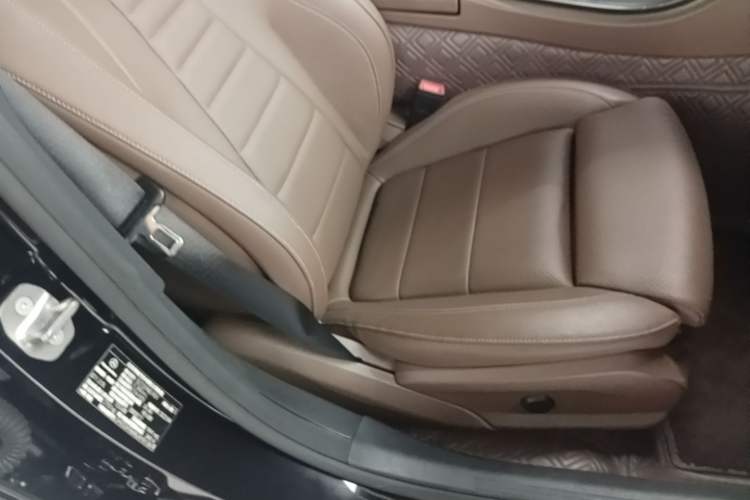 Used Mercedes-Benz E-Class New Energy 2022 Second Facelift E 350 e L Plug-in Hybrid Sports Sedan Right Front Seat