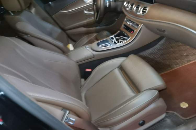 Used Mercedes-Benz E-Class New Energy 2022 Second Facelift E 350 e L Plug-in Hybrid Sedan Right Front Seat
