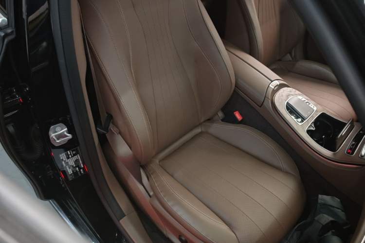 Used Mercedes-Benz E-Class New Energy 2022 Restyled E 350 e L Plug-in Hybrid Sedan Right Front Seat