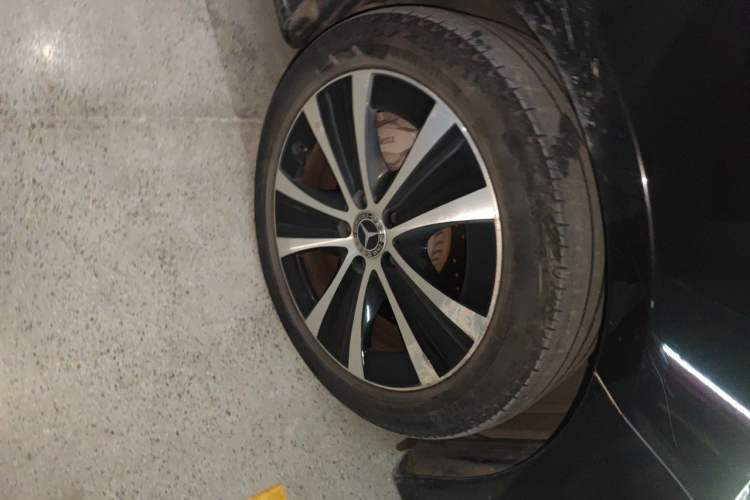 Used Mercedes-Benz E-Class New Energy 2022 Facelift E 350 e L Plug-in Hybrid Sedan Right Front Wheel Hub