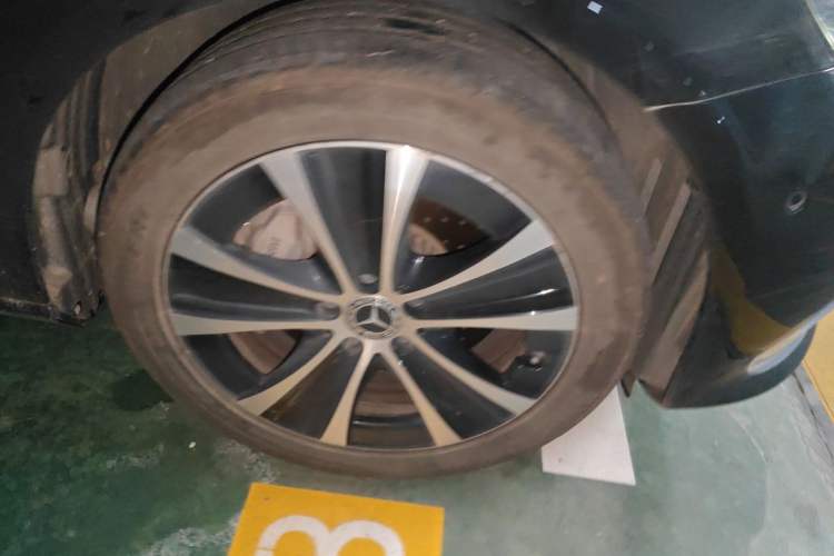 Used Mercedes-Benz E-Class New Energy 2022 E 350 e L Plug-in Hybrid Sedan Right Front Wheel Hub