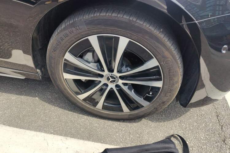 Used Mercedes-Benz E-Class New Energy 2022 Second Facelift E 350 e L Plug-in Hybrid Sports Sedan Right Front Wheel Hub