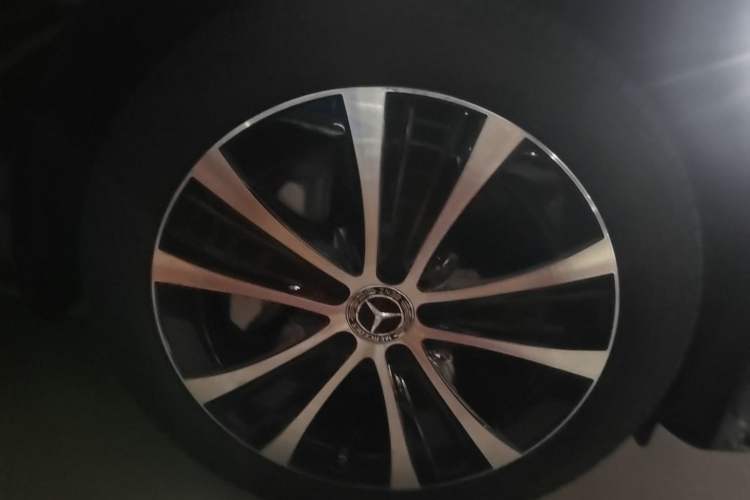 Used Mercedes-Benz E-Class New Energy 2022 E 350 e L Plug-in Hybrid Sedan Right Front Wheel Hub