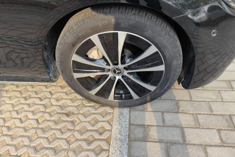 Used Mercedes-Benz E-Class New Energy 2022 Second Facelift E 350 e L Plug-in Hybrid Sports Sedan Right Front Wheel Hub