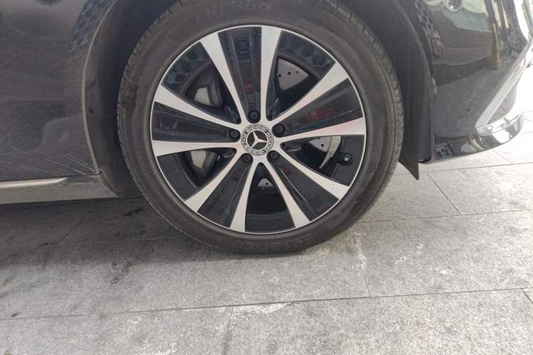 Used Mercedes-Benz E-Class New Energy 2022 Second Facelift E 350 e L Plug-in Hybrid Sports Sedan Right Front Wheel Hub