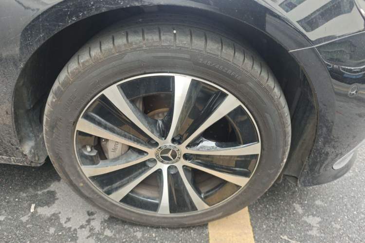 Used Mercedes-Benz E-Class New Energy 2022 Restyled E 350 e L Plug-in Hybrid Sports Sedan Right Front Wheel Hub