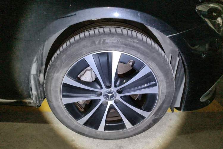Used Mercedes-Benz E-Class New Energy 2022 Facelift E 350 e L Plug-in Hybrid Sedan Right Front Wheel Hub