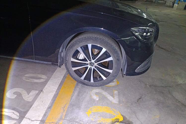 Used Mercedes-Benz E-Class New Energy 2022 E 350 e L Plug-in Hybrid Sedan Right Front Wheel Hub