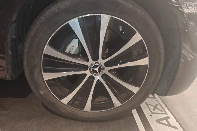 Used Mercedes-Benz E-Class New Energy 2022 Restyled E 350 e L Plug-in Hybrid Sports Sedan Right Front Wheel Hub