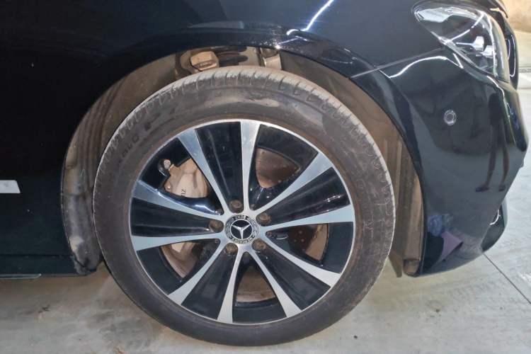 Used Mercedes-Benz E-Class New Energy 2022 Restyled E 350 e L Plug-in Hybrid Sports Sedan Right Front Wheel Hub