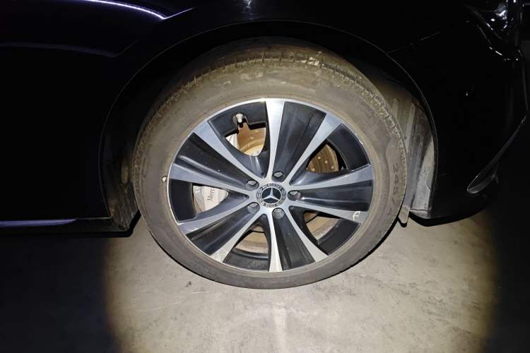 Used Mercedes-Benz E-Class New Energy 2022 Second Facelift E 350 e L Plug-in Hybrid Sedan Right Front Wheel Hub