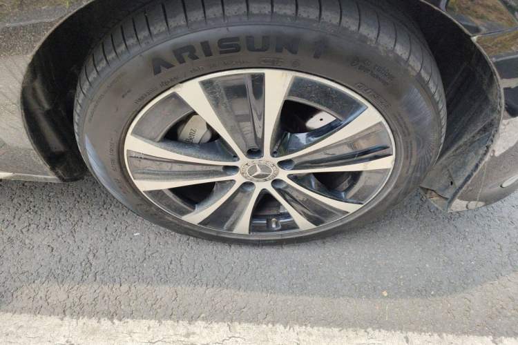Used Mercedes-Benz E-Class New Energy 2022 Second Facelift E 350 e L Plug-in Hybrid Sports Sedan Right Front Wheel Hub
