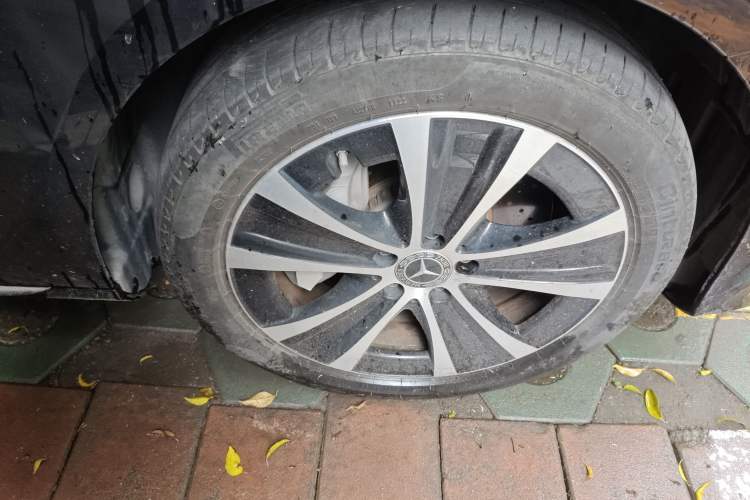 Used Mercedes-Benz E-Class New Energy 2022 Restyled E 350 e L Plug-in Hybrid Sedan Right Front Wheel Hub