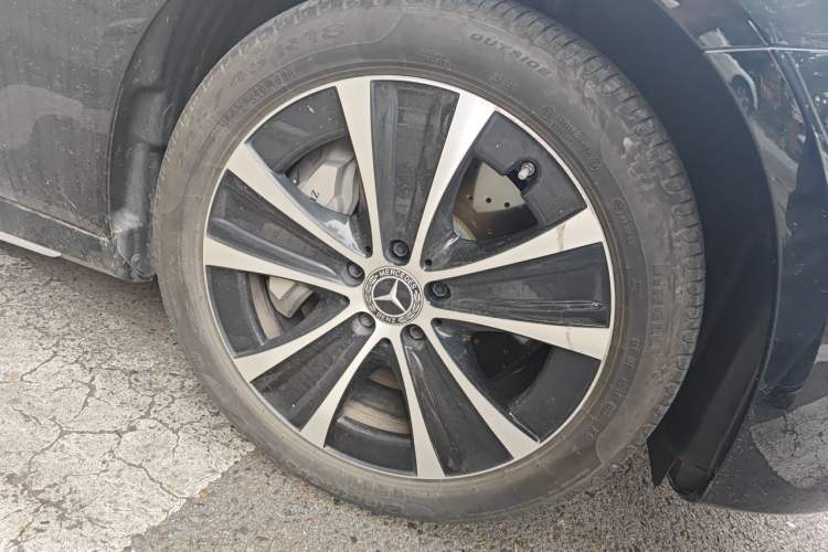Used Mercedes-Benz E-Class New Energy 2022 Restyled E 350 e L Plug-in Hybrid Sports Sedan Right Front Wheel Hub