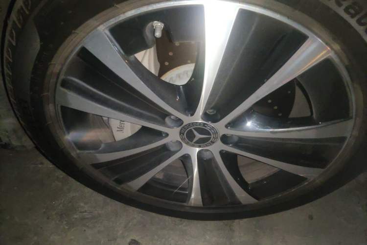 Used Mercedes-Benz E-Class New Energy 2022 Second Facelift E 350 e L Plug-in Hybrid Sedan Right Front Wheel Hub