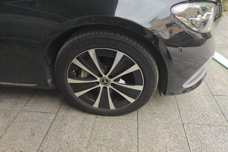 Used Mercedes-Benz E-Class New Energy 2022 Second Facelift E 350 e L Plug-in Hybrid Sports Sedan Right Front Wheel Hub