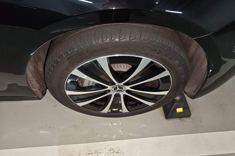 Used Mercedes-Benz E-Class New Energy 2022 Restyled E 350 e L Plug-in Hybrid Sports Sedan Right Front Wheel Hub
