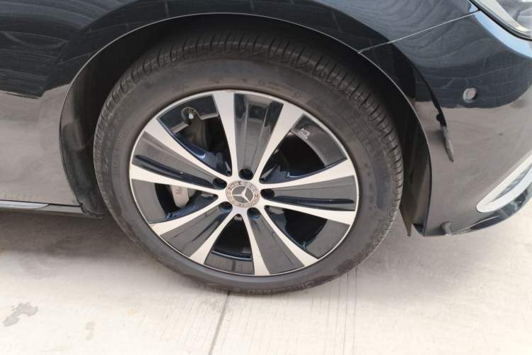 Used Mercedes-Benz E-Class New Energy 2022 E 350 e L Plug-in Hybrid Sedan Right Front Wheel Hub