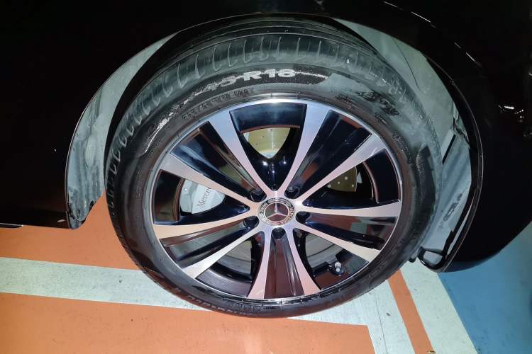 Used Mercedes-Benz E-Class New Energy 2022 Second Facelift E 350 e L Plug-in Hybrid Sports Sedan Right Front Wheel Hub