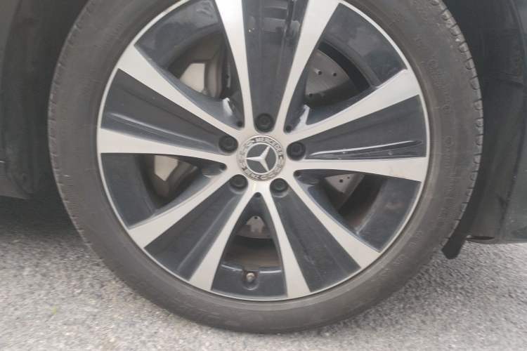 Used Mercedes-Benz E-Class New Energy 2022 Second Facelift E 350 e L Plug-in Hybrid Sedan Right Front Wheel Hub