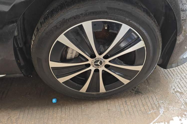 Used Mercedes-Benz E-Class New Energy 2022 Facelift E 350 e L Plug-in Hybrid Sedan Right Front Wheel Hub