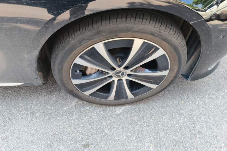Used Mercedes-Benz E-Class New Energy 2022 Facelift E 350 e L Plug-in Hybrid Sedan Right Front Wheel Hub
