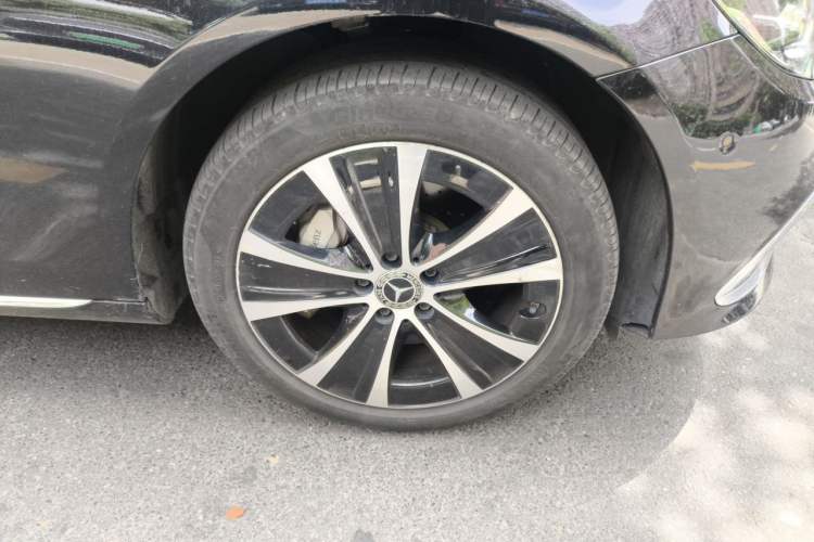 Used Mercedes-Benz E-Class New Energy 2022 Second Facelift E 350 e L Plug-in Hybrid Sedan Right Front Wheel Hub