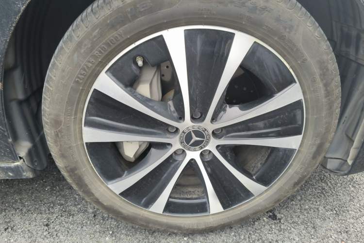 Used Mercedes-Benz E-Class New Energy 2022 E 350 e L Plug-in Hybrid Sports Sedan Right Front Wheel Hub