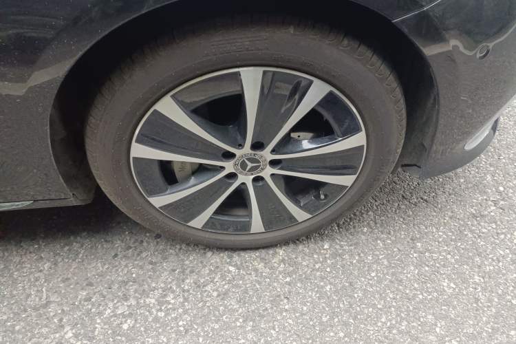 Used Mercedes-Benz E-Class New Energy 2022 Facelift E 350 e L Plug-in Hybrid Sedan Right Front Wheel Hub