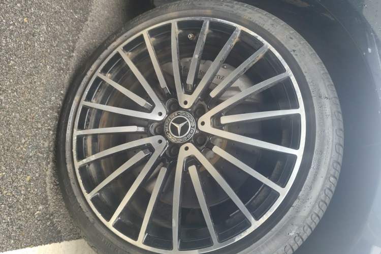 Used Mercedes-Benz E-Class New Energy 2022 Second Facelift E 350 e L Plug-in Hybrid Sports Sedan Right Front Wheel Hub