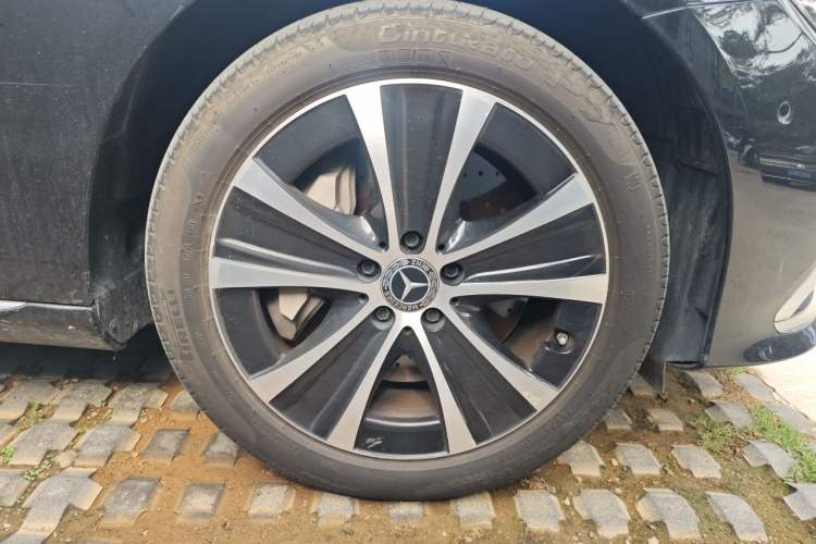 Used Mercedes-Benz E-Class New Energy 2022 Facelift E 350 e L Plug-in Hybrid Sedan Right Front Wheel Hub
