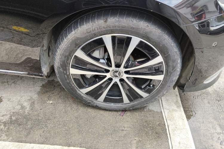 Used Mercedes-Benz E-Class New Energy 2022 Restyled E 350 e L Plug-in Hybrid Sedan Right Front Wheel Hub