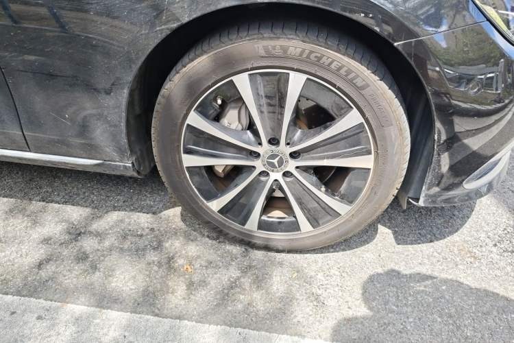 Used Mercedes-Benz E-Class New Energy 2022 Second Facelift E 350 e L Plug-in Hybrid Sports Sedan Right Front Wheel Hub