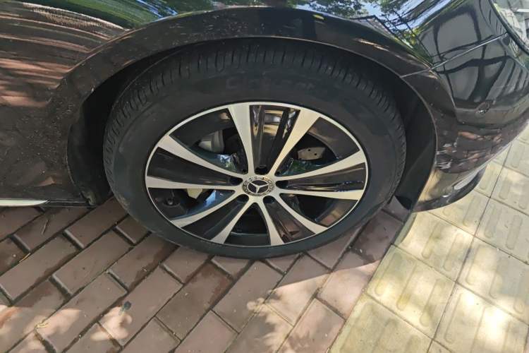 Used Mercedes-Benz E-Class New Energy 2022 Restyled E 350 e L Plug-in Hybrid Sports Sedan Right Front Wheel Hub