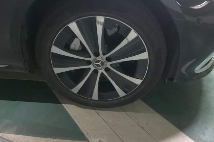 Used Mercedes-Benz E-Class New Energy 2022 Second Facelift E 350 e L Plug-in Hybrid Sedan Right Front Wheel Hub