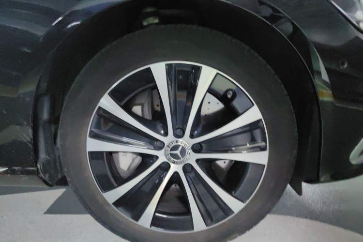 Used Mercedes-Benz E-Class New Energy 2022 E 350 e L Plug-in Hybrid Sports Sedan Right Front Wheel Hub