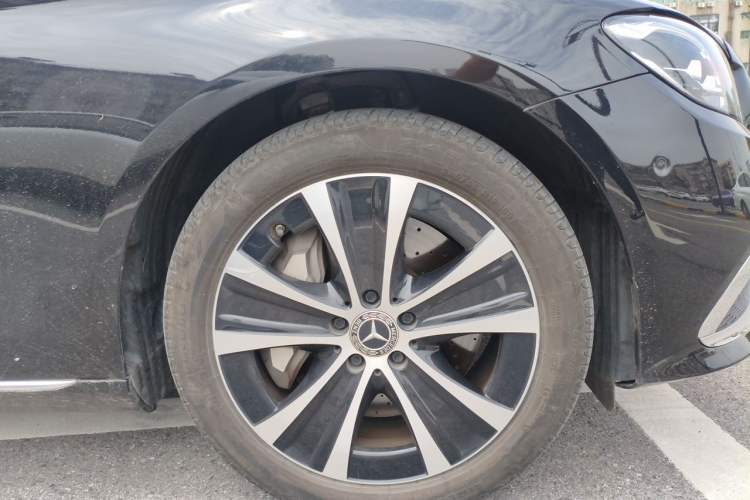 Used Mercedes-Benz E-Class New Energy 2022 Facelift E 350 e L Plug-in Hybrid Sedan Right Front Wheel Hub