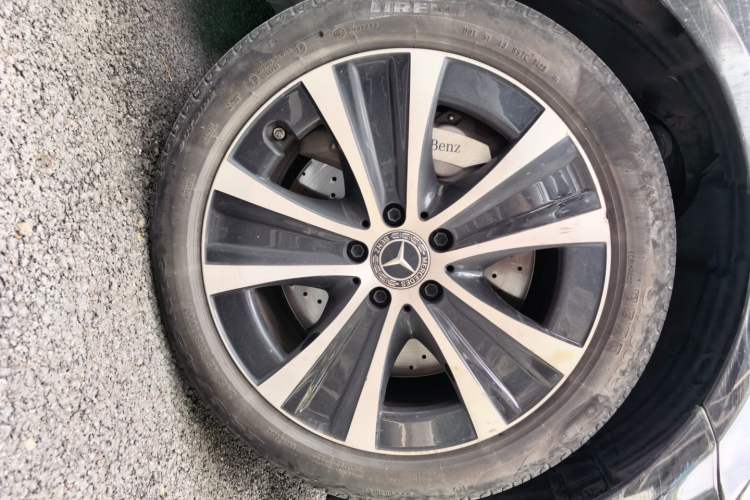 Used Mercedes-Benz E-Class New Energy 2022 Restyled E 350 e L Plug-in Hybrid Sports Sedan Right Front Wheel Hub