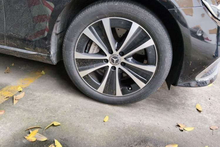 Used Mercedes-Benz E-Class New Energy 2022 Second Facelift E 350 e L Plug-in Hybrid Sedan Right Front Wheel Hub