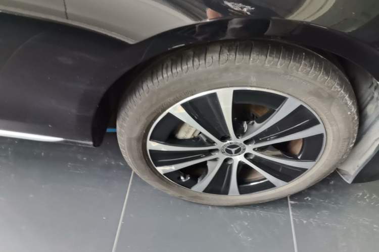 Used Mercedes-Benz E-Class New Energy 2022 Restyled E 350 e L Plug-in Hybrid Sports Sedan Right Front Wheel Hub