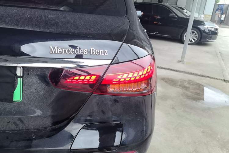 Used Mercedes-Benz E-Class New Energy 2022 Second Facelift E 350 e L Plug-in Hybrid Sports Sedan Right Rear Taillight