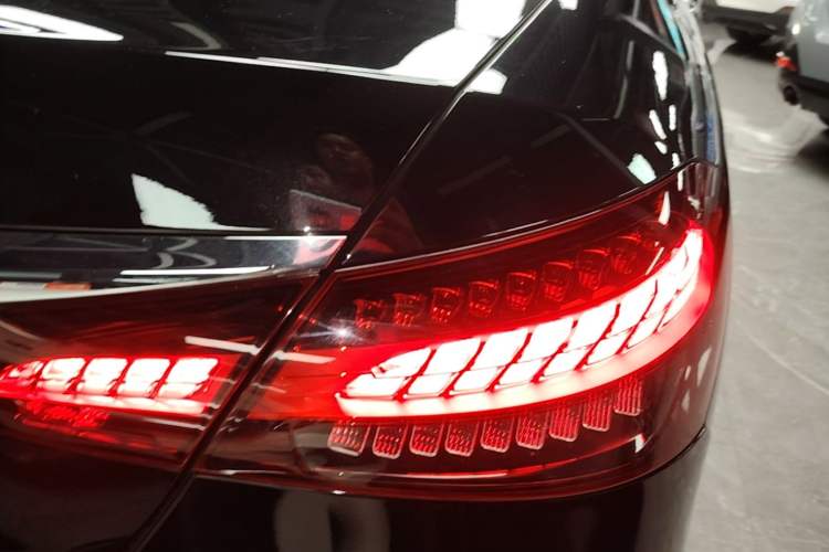 Used Mercedes-Benz E-Class New Energy 2022 E 350 e L Plug-in Hybrid Sports Sedan Right Rear Taillight