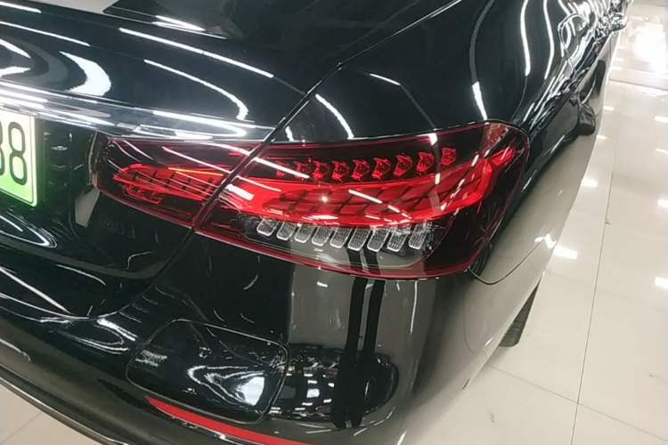 Used Mercedes-Benz E-Class New Energy 2022 E 350 e L Plug-in Hybrid Sedan Right Rear Taillight